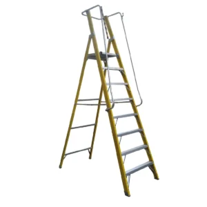Escalera Tijera Fibra Vidrio Con Plataforma de Seguridad 8 Peldaños Alto 3.05 M R-150 K / Magna Plus